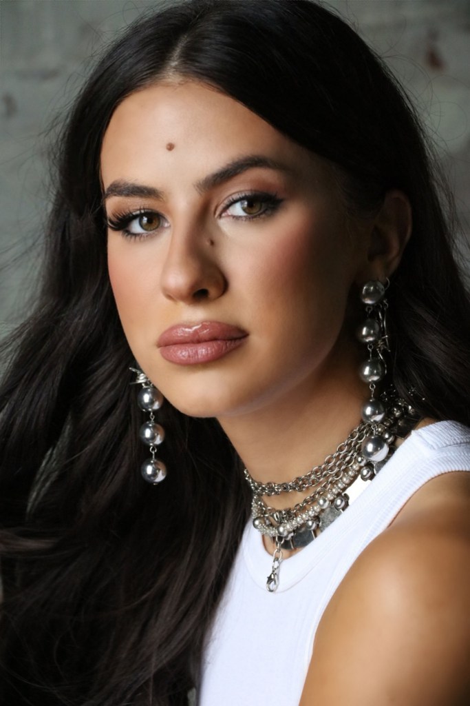 Kassi Ashton - bridge magazine cover releases new single "dates in pickup trucks"