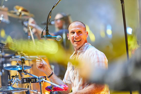 Exclusive: World Premiere of Hootie & The Blowfish's Jim Sonefield's Latest Single "No Reason" feat. Edwin McCain